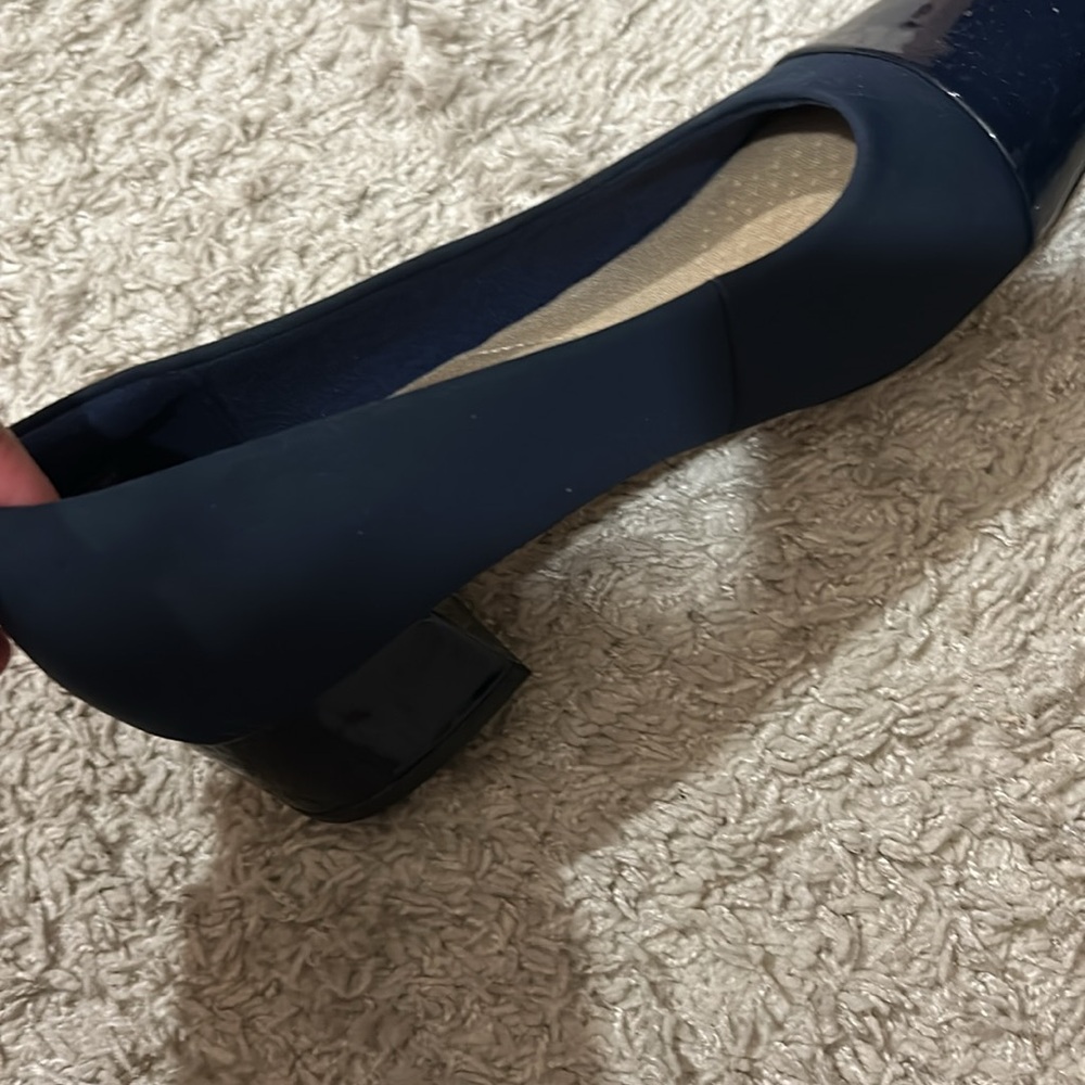 Clarks low heal dress shoes